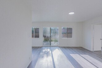 45462 3rd St E in Lancaster, CA - Building Photo - Building Photo