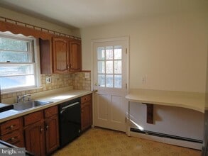 26 Lakeside Dr in Greenbelt, MD - Building Photo - Building Photo