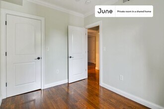 Private bedroom in 5 bed/1.5 bath Home in Boston, MA - Building Photo - Building Photo