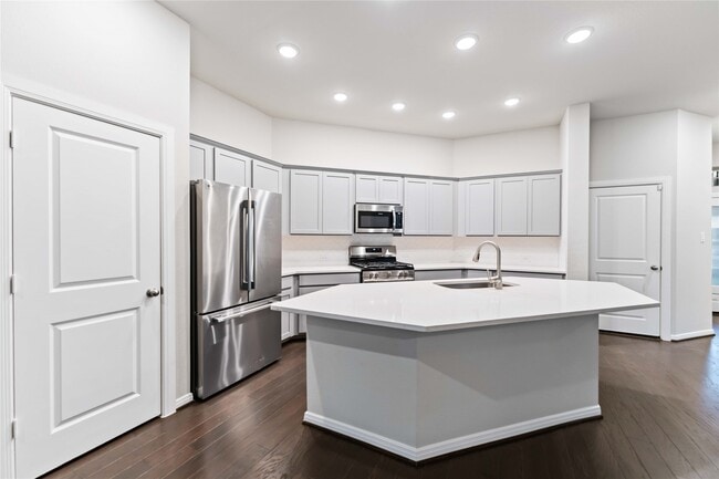 property at 7334 Lake Arrowhead Ln