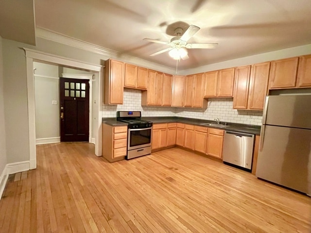 908 W Waveland Ave, Unit 1 in Chicago, IL - Building Photo - Building Photo