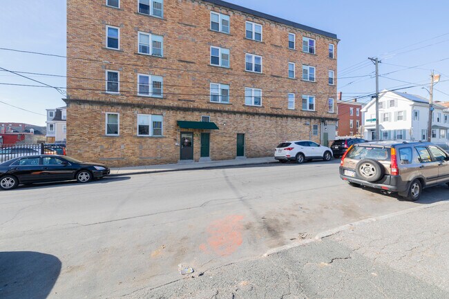 71-73 Newbury St in Lawrence, MA - Foto de edificio - Building Photo