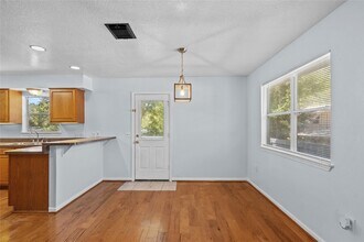 336 Reppert St in Bacliff, TX - Building Photo - Building Photo