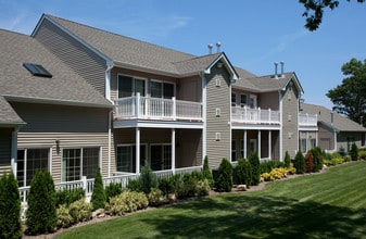 Fairfield Knolls East in Mastic Beach, NY - Building Photo - Building Photo