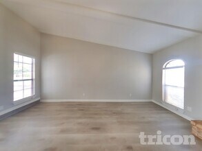 414 Hemlock Dr in Grand Prairie, TX - Foto de edificio - Building Photo