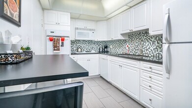 3801S S Ocean Dr in Hollywood, FL - Building Photo - Building Photo