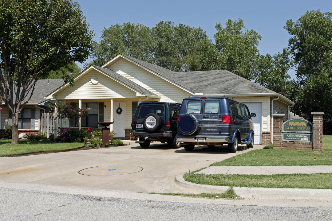 Brookstone Park in Edmond, OK - Building Photo