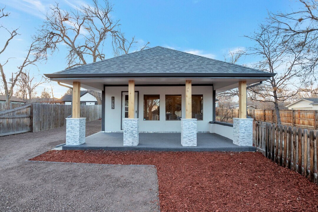 1765 Ingalls St in Lakewood, CO - Building Photo