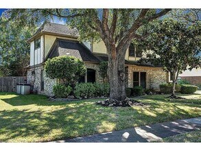 2442 Hodges Bend Cir in Sugar Land, TX - Building Photo - Building Photo