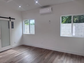 2320 N Naomi St, Unit 101 in Burbank, CA - Foto de edificio - Building Photo