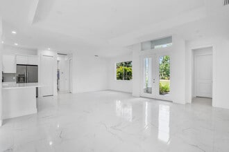 3262 10th Ave SE in Naples, FL - Building Photo - Building Photo
