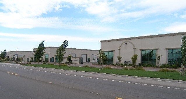 145 D'Arcy Pkwy in Lathrop, CA - Foto de edificio - Building Photo