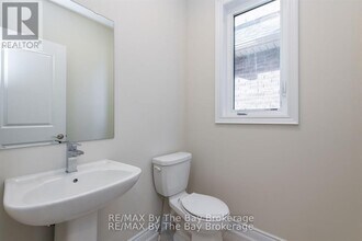 3 Periwinkle Rd in Springwater, ON - Building Photo - Building Photo