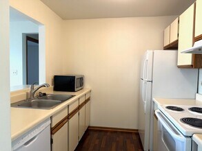 1303 Cunat Ct in Lake In The Hills, IL - Building Photo - Building Photo