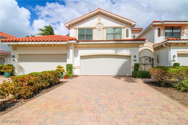 3153 Aviamar Cir in Naples, FL - Foto de edificio - Building Photo