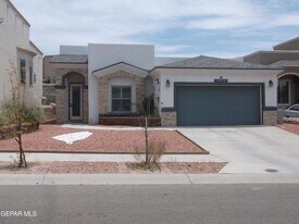 7836 Enchanted View Dr in El Paso, TX - Building Photo