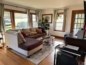 749 W Main Rd in Portsmouth, RI - Building Photo - Building Photo