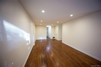 2 Spruce St in Great Neck, NY - Building Photo - Building Photo