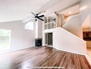 9226 Spindlewood Dr in Houston, TX - Foto de edificio - Building Photo