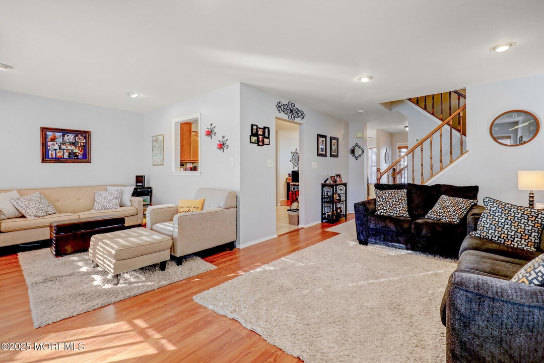 434 Hampton Ct in Englishtown, NJ - Building Photo