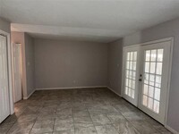 10325 Huntington Pl Dr in Houston, TX - Building Photo - Building Photo