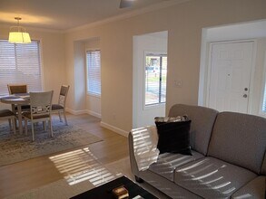 1856 51st St in Sacramento, CA - Foto de edificio - Building Photo