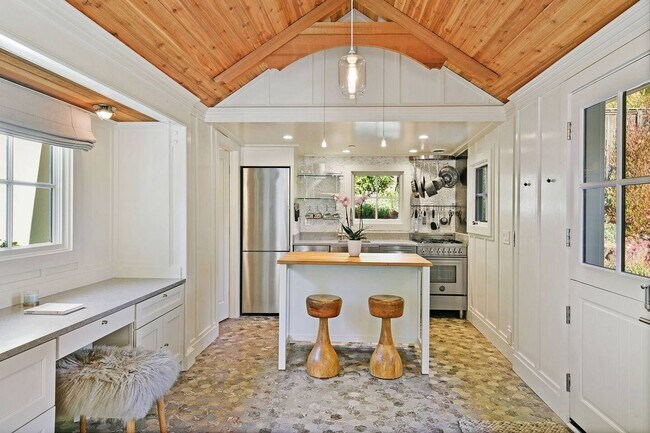 7 Summit Ave in Mill Valley, CA - Building Photo - Building Photo