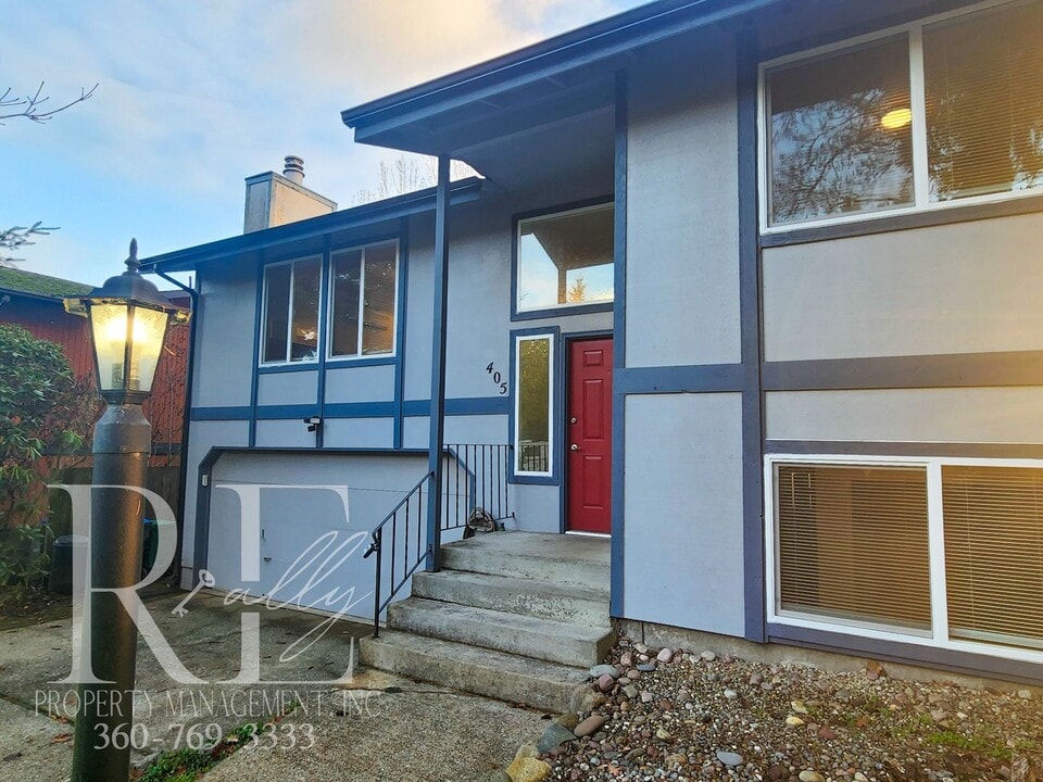 405 Pennie Ln in Bremerton, WA - Building Photo