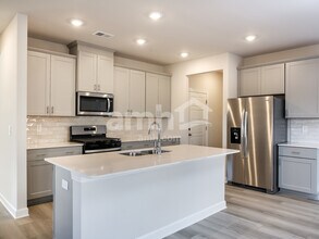 801 Treeline Rd in Moore, SC - Foto de edificio - Building Photo