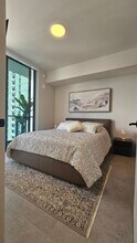 121 NE 5th St, Unit 2406 in Miami, FL - Building Photo - Building Photo