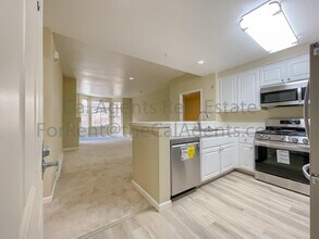 260 Caldecott Ln in Oakland, CA - Building Photo - Building Photo