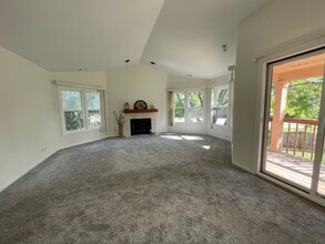 13 Willow Pkwy in Buffalo Grove, IL - Building Photo - Building Photo