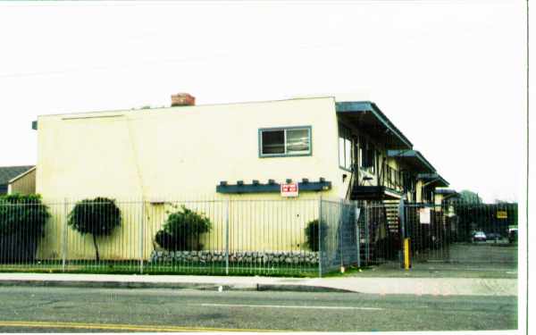 4002 W Valencia Dr in Fullerton, CA - Building Photo - Building Photo