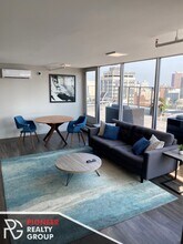2551 N Clark St, Unit 801 in Chicago, IL - Building Photo - Building Photo