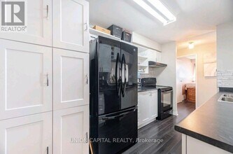 25 Trailwood Dr in Mississauga, ON - Building Photo - Building Photo