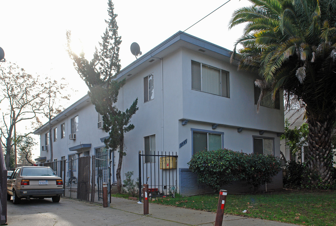 The Palms in Sacramento, CA - Building Photo