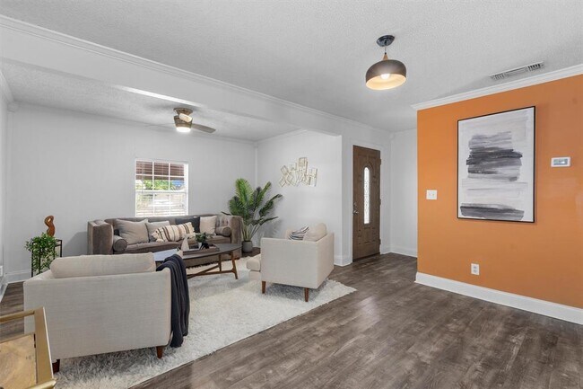 1125 Christie Dr in Austin, TX - Building Photo - Building Photo