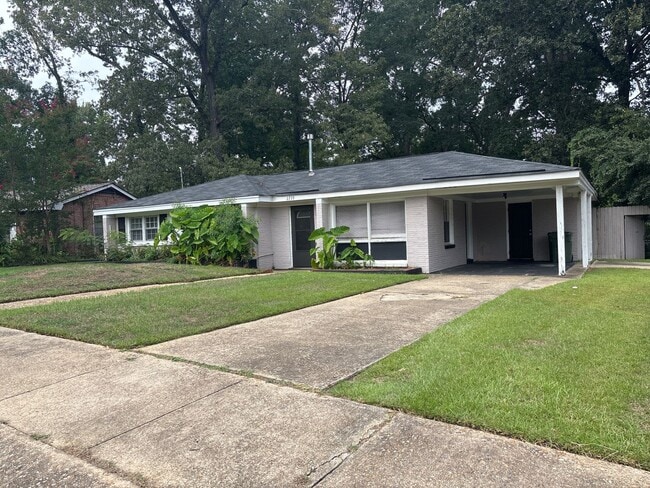 property at 2739 Green Oaks Dr