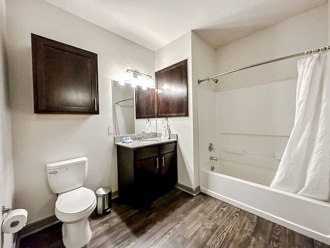 111 E 4th St in North Little Rock, AR - Foto de edificio - Building Photo