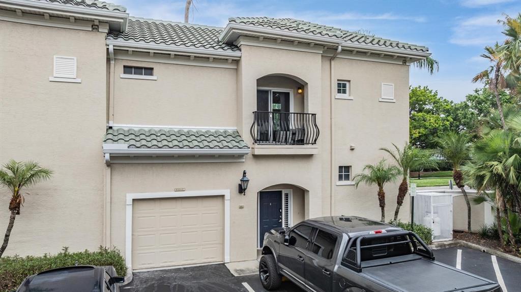 501 Knights Run Ave in Tampa, FL - Building Photo