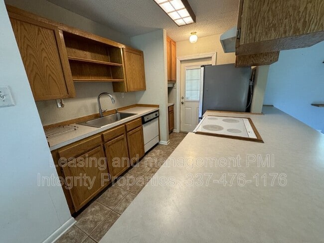 114 Damon Dr in Lafayette, LA - Foto de edificio - Building Photo