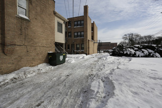 7950 S Exchange Ave in Chicago, IL - Building Photo - Building Photo