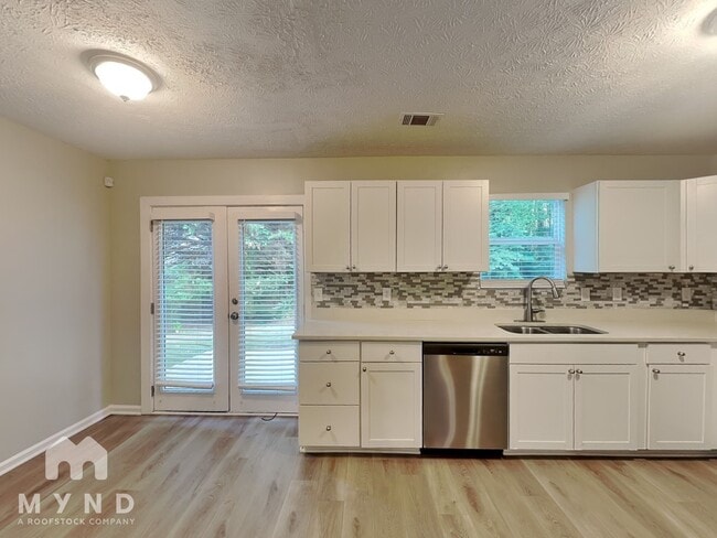 7138 Lone Oak Trce in Lithonia, GA - Building Photo - Building Photo