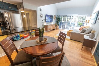 5700 Etiwanda Ave, Unit 277 in Tarzana, CA - Foto de edificio - Building Photo