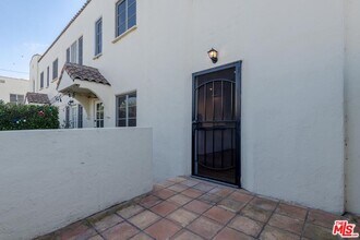 7714 Rosewood Ave in Los Angeles, CA - Building Photo - Building Photo