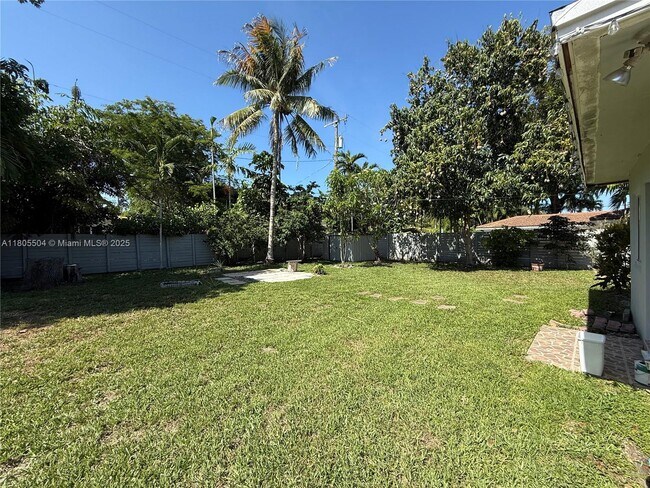 1285 NE 103rd St in Miami Shores, FL - Building Photo - Building Photo