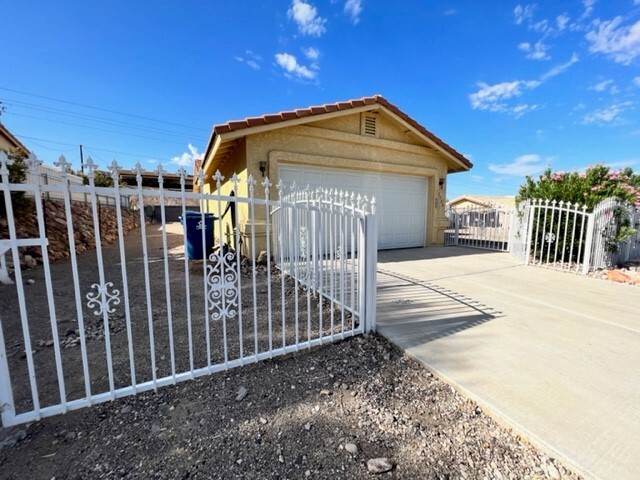 2524 S Ridge Ave in Bullhead City, AZ - Building Photo - Building Photo