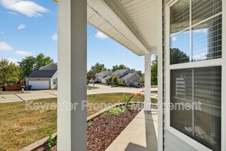 220 Pheasant Point Blvd in O'Fallon, MO - Foto de edificio - Building Photo