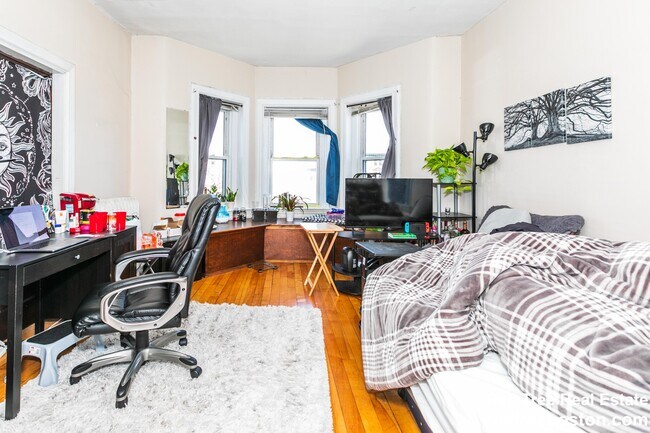 1284 Commonwealth Ave, Unit 7 in Boston, MA - Foto de edificio - Building Photo
