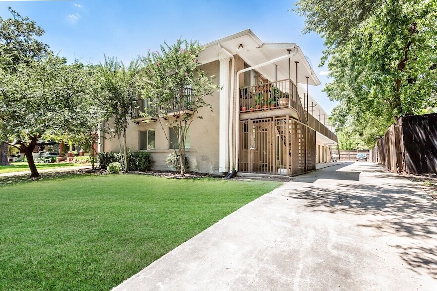 4931 Junius St, Unit 3 in Dallas, TX - Building Photo